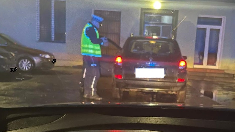19-latek w Renault Clio próbował uciekać przed policją