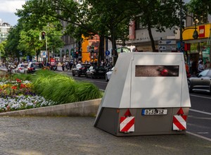 Są prawie niewidzialne. Mobilne fotoradary postrachem kierowców w Niemczech