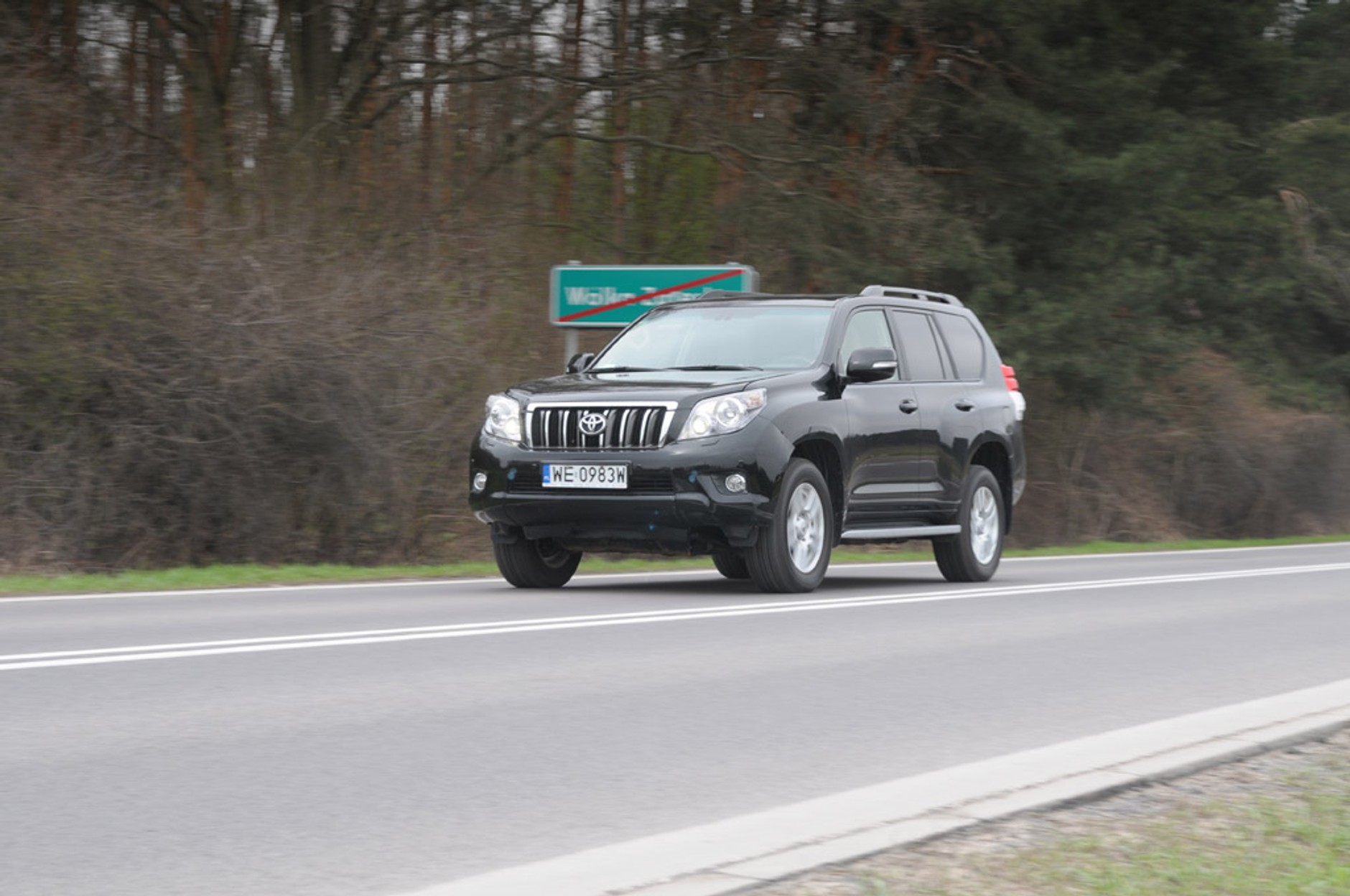 Czy Toyota Land Cruiser 120 ma same zalety?