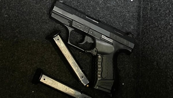 Policjanci prowadzili poranną akcję. Wtedy nadjechał kierowca Peugeota