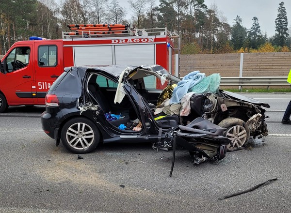 Golf najechał na ciężarówkę. Śmiertelny wypadek na A1