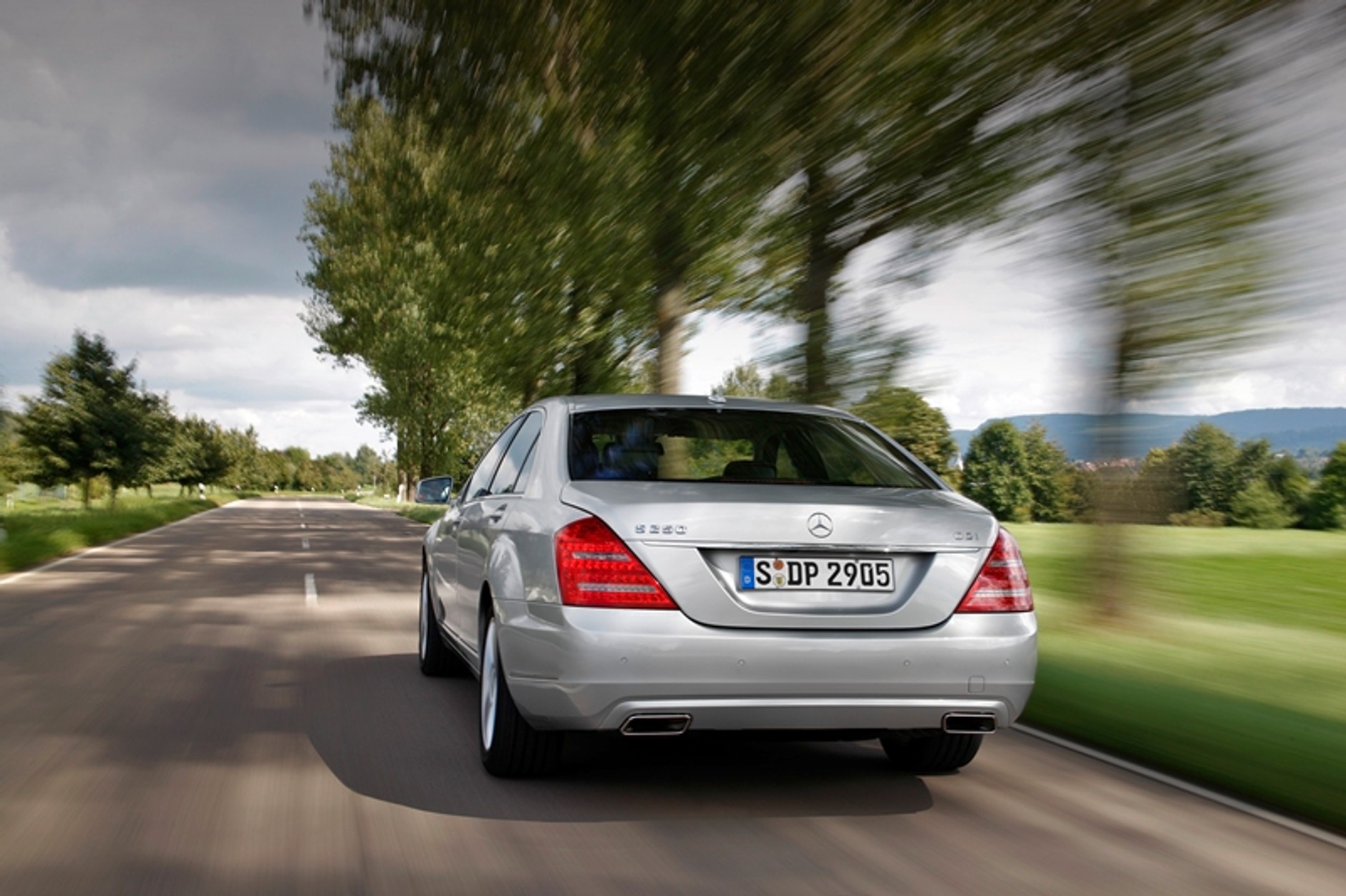 Silnik plebsu w limuzynie dla wybranych