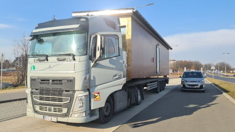 Kontrola transportu domku kontenerowego przez ITD