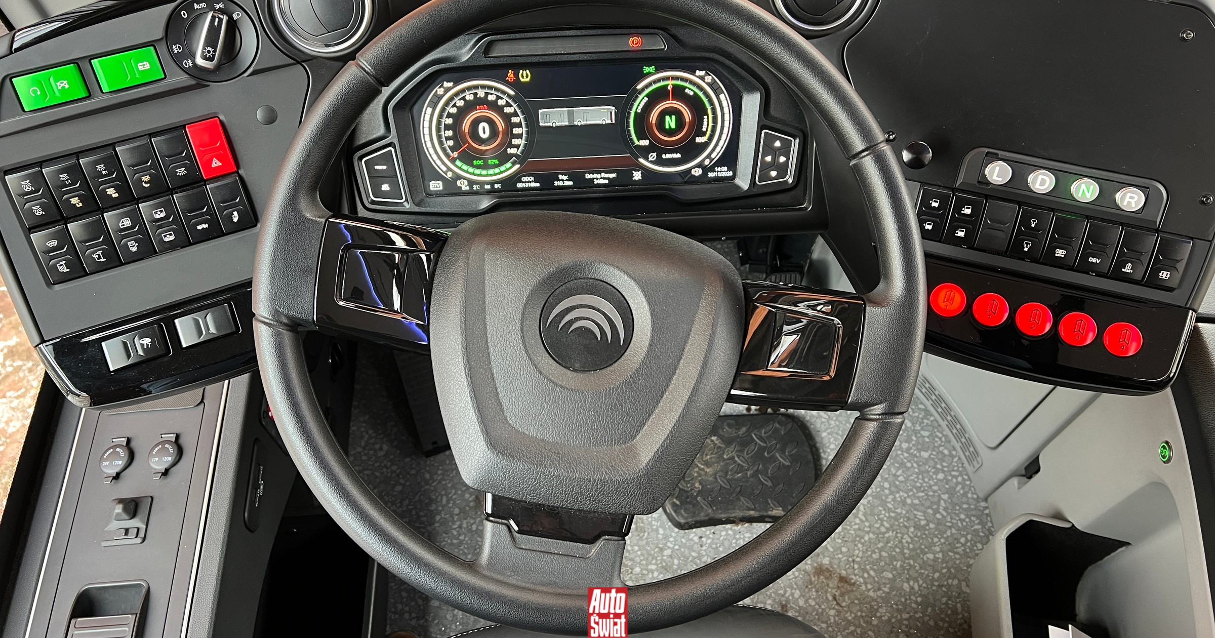 Kompleksowo sprawdzili chiński autobus. Wyniki budzą obawy