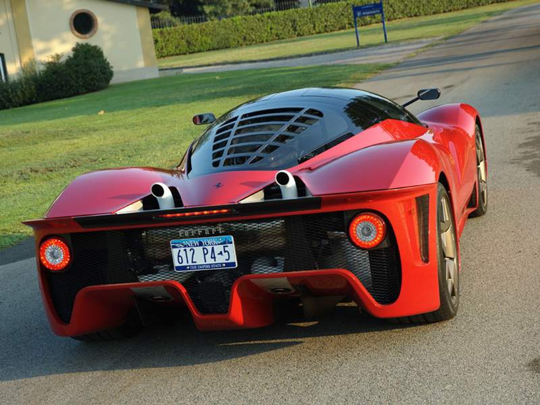 Kolejny prototyp do kolekcji: Pininfarina Ferrari P4/5