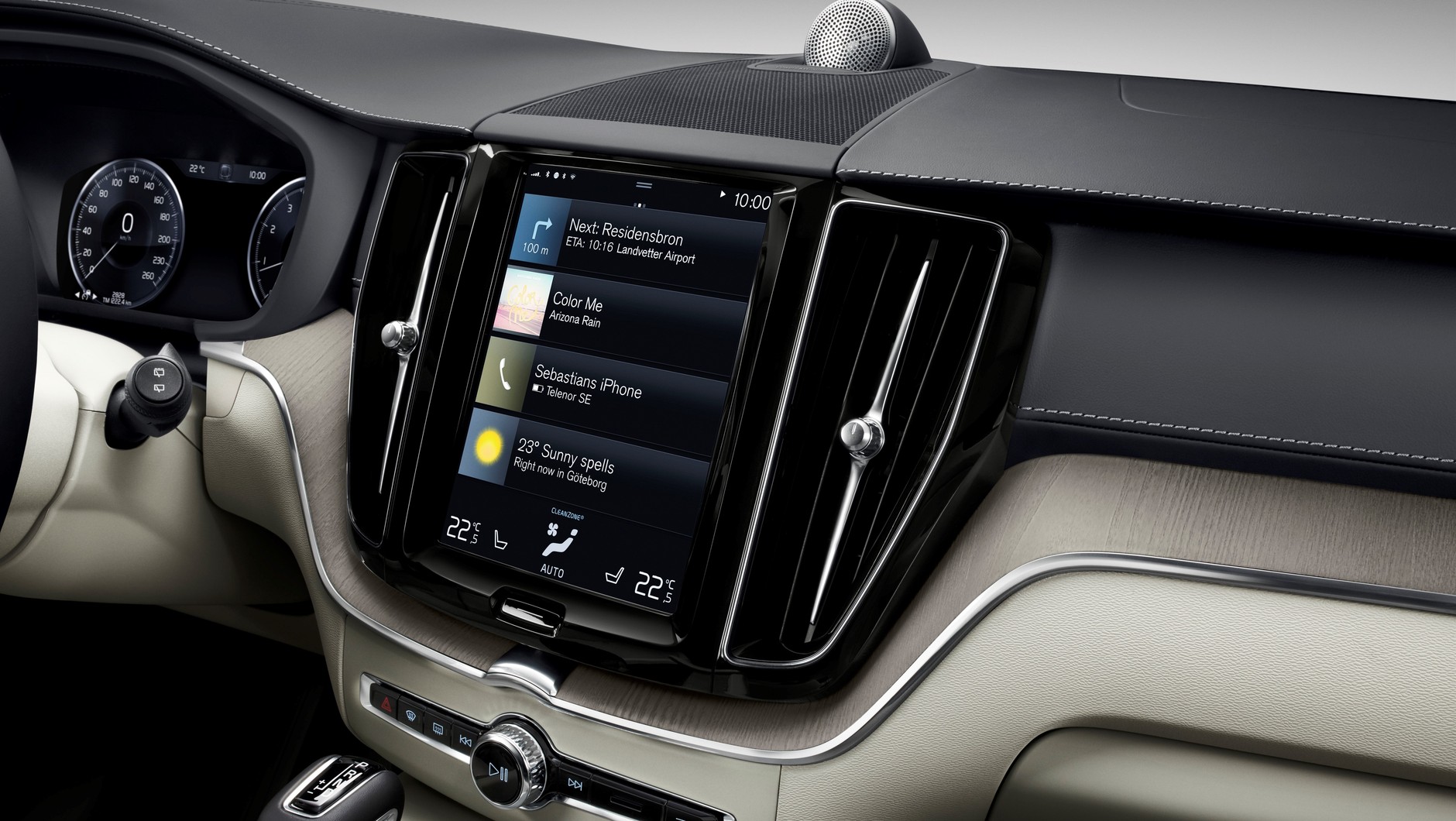 Volvo XC60 - nawigacja Sensus ma regularnie sprawdzać dostępność aktualizacji i pobierać je z firmowych serwerów za pośrednictwem sieci telefonii komórkowej.