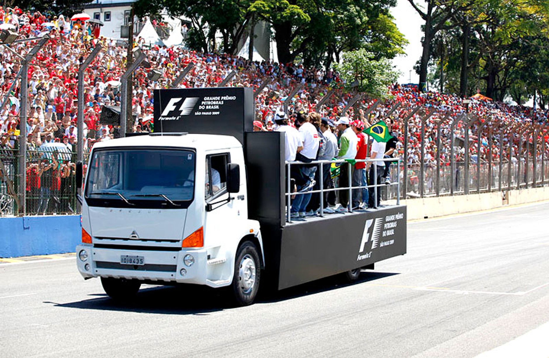 Grand Prix Brazylii 2009: Jenson Button mistrzem świata - fotogaleria Jiří Křenek
