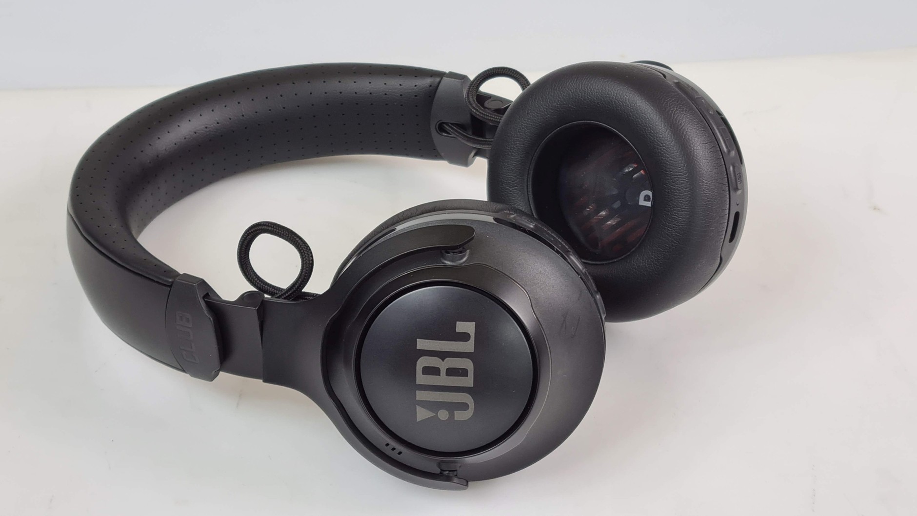 JBL Club 700BT - test słuchawek bezprzewodowych