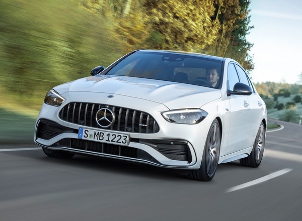 Nowy Mercedes Klasy C wreszcie w wersji AMG, ale z czterema cylindrami