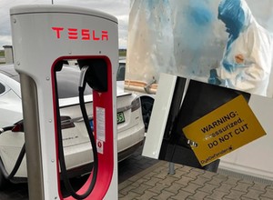 Uwaga, ciśnienie – nie tnij kabla! Tak Tesla walczy z plagą złomiarzy
