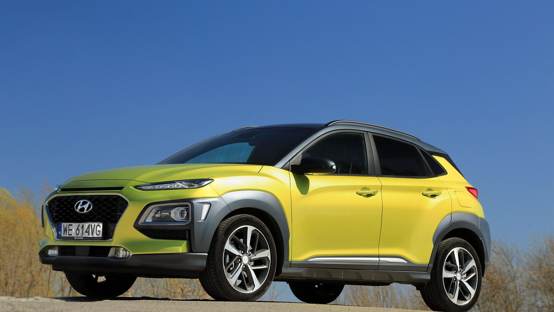 Hyundai Kona to crossover, którego się kocha lub nienawidzi. Już sam wygląd może się nie spodobać. To jednak auto, które ma wiele zalet