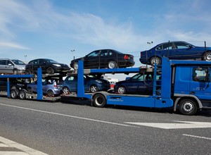 Sprowadzamy coraz starsze auta – dominuje jeden kraj i jeden koncern