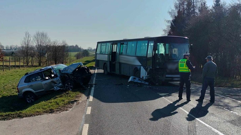 Jechał autobusem i nie ustąpił pierwszeństwa. Jego "ofiarą" padł kierowca Hyundaia