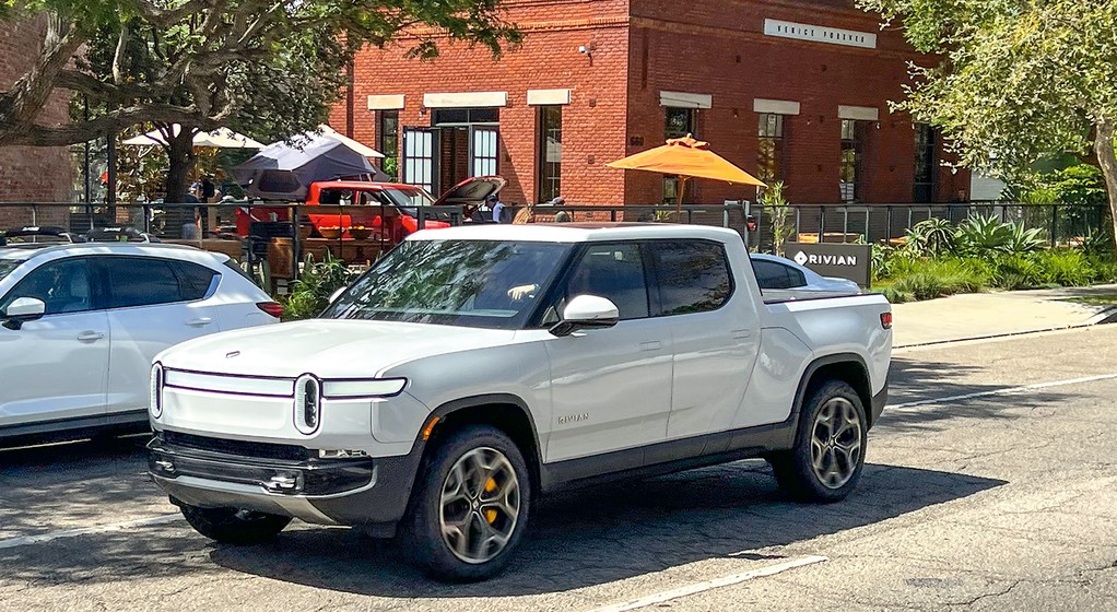Rivian R1T (2022)