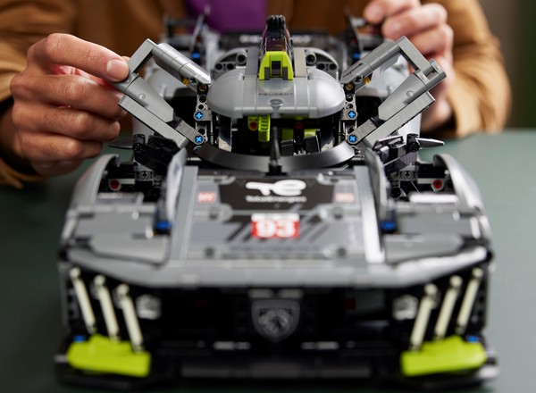 Pierwszy Peugeot z LEGO. Ma pół metra, a liczba funkcji zachwyca