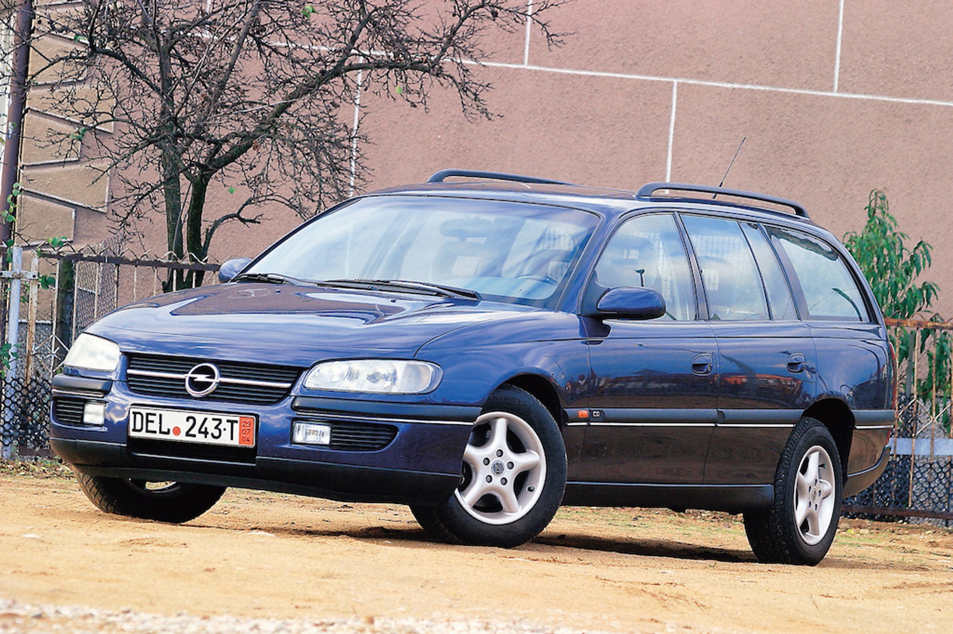 Opel Omega II Caravan 2.0 16V
