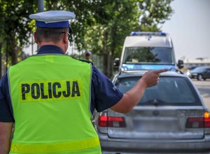 Policja korzysta z "supersprzętu". Kilka sekund i po dowodzie rejestracyjnym