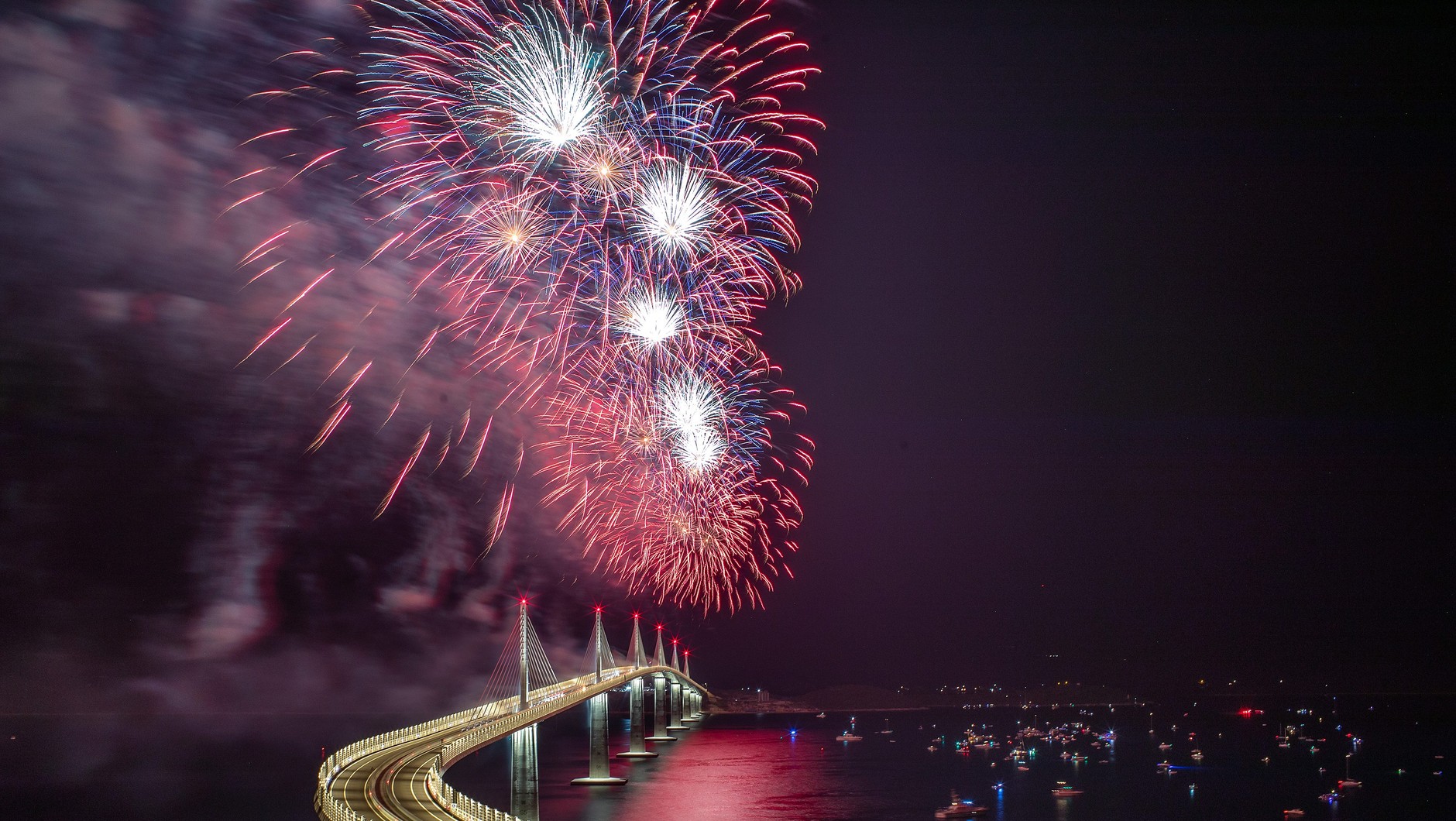 Pierwszy honorowy przejazd rimaca nevery po nowym chorwackim moście Pelješac