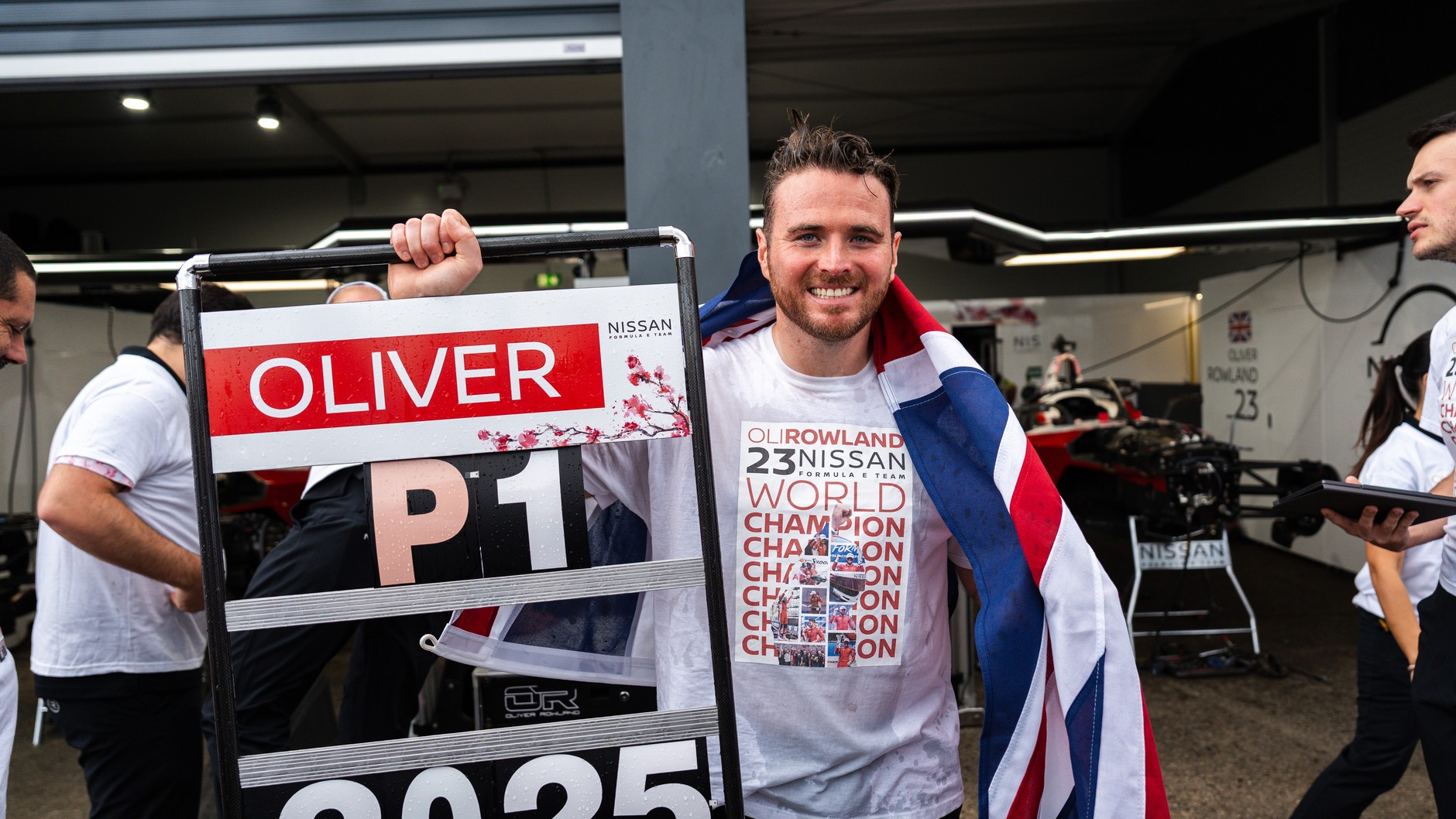 Oliver Rowland z Nissan Formula E Team zdobywa tytuł Mistrza Świata Formuły E podczas E-Prix w Berlinie