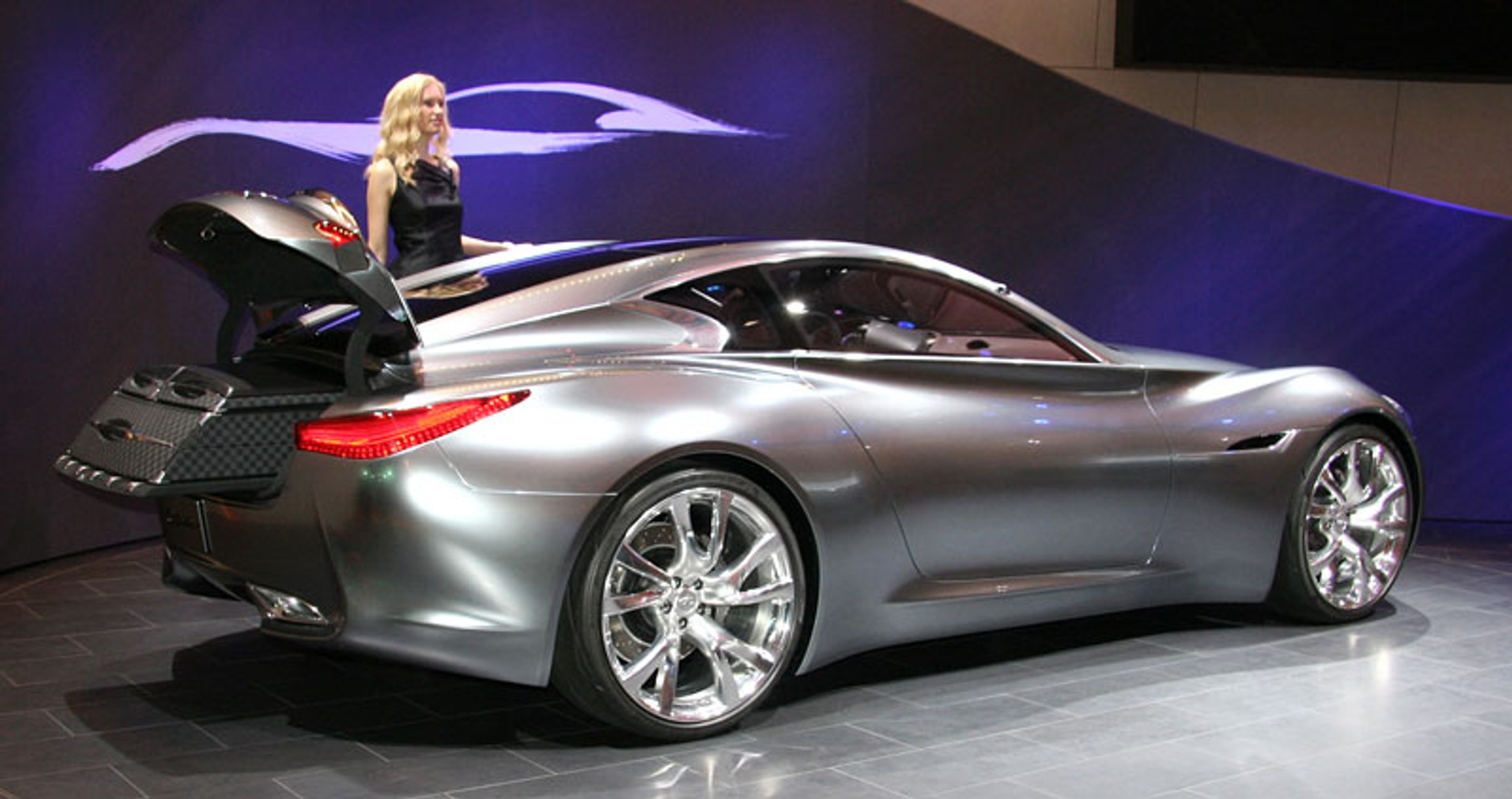 Genewa 2009: Infiniti Essence Concept (fotogaleria)