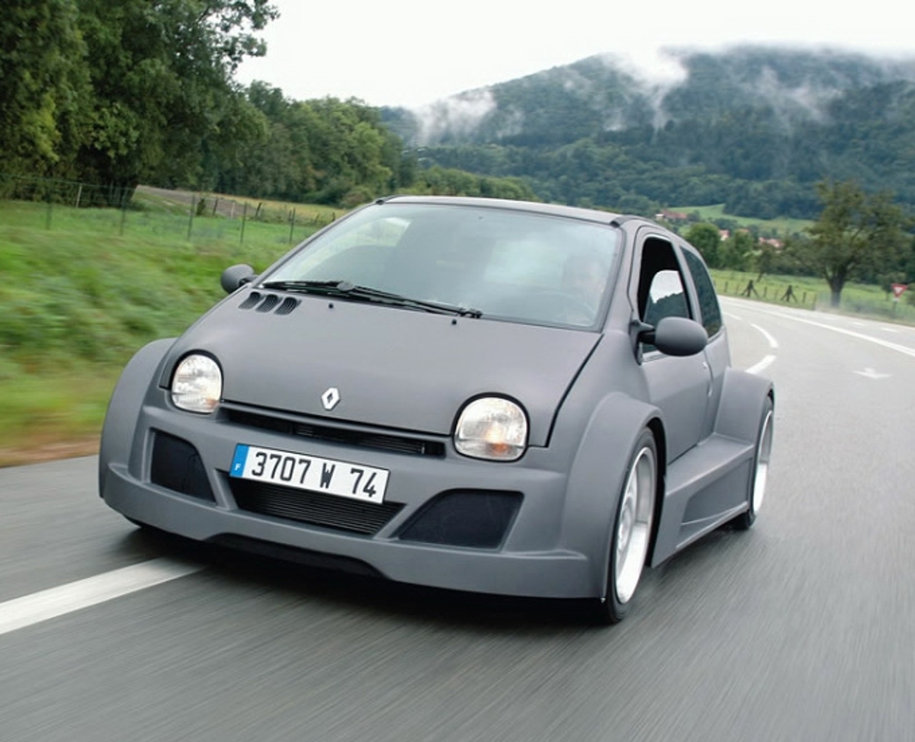 Renault Twingo - V8 w miejskim aucie? Czemu nie!