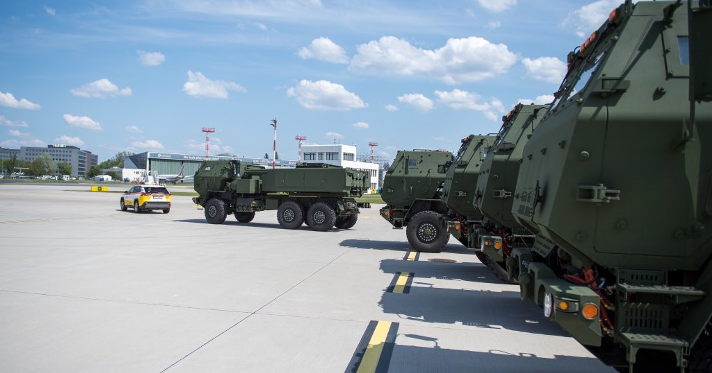 Pierwsze wyrzutnie HIMARS już w Polsce