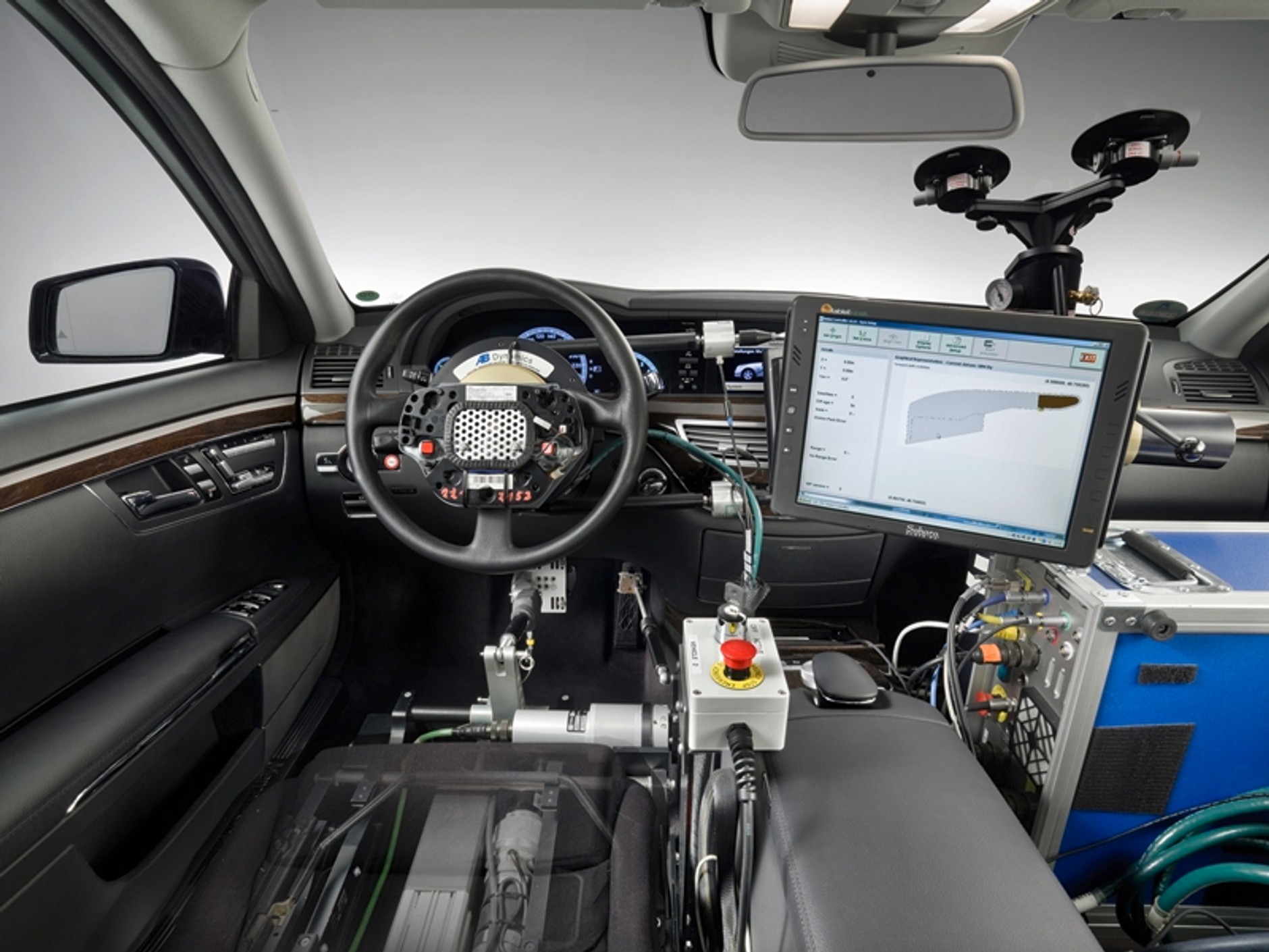 Mercedesy przejęte przez roboty robią dziwne rzeczy