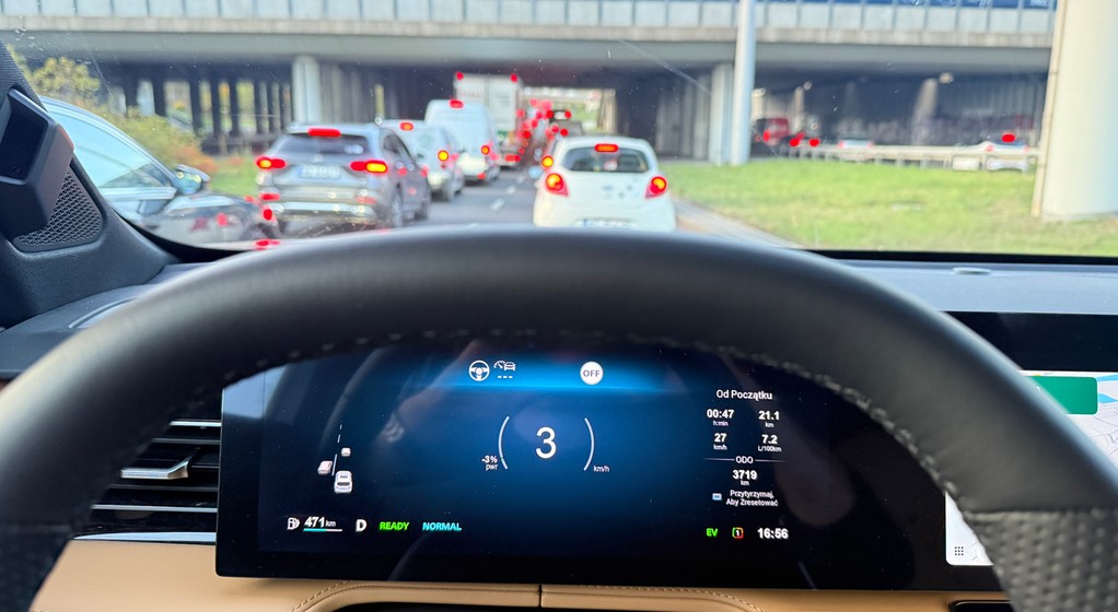 W wyświetlaczu przed kierowcą wszystko się odbija