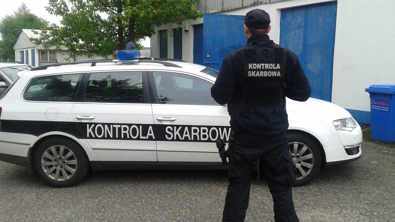 Kontrole skarbowe mogą dotyczyć źródeł finansowania np. samochodu (zdjęcie ilustracyjne)