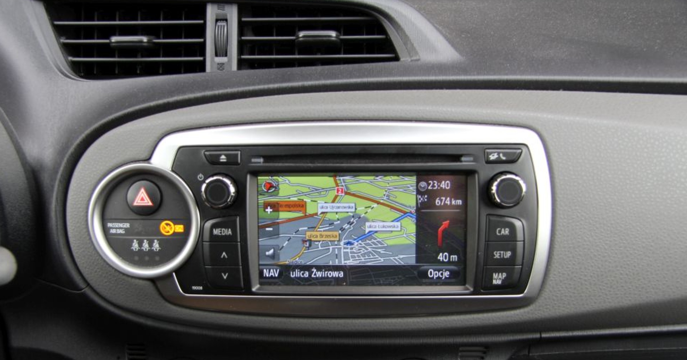 Radio multimedialne Toyota Touch&Go w modelu Yaris. Udany sprzęt, który wymaga dopłaty 2100 zł. 