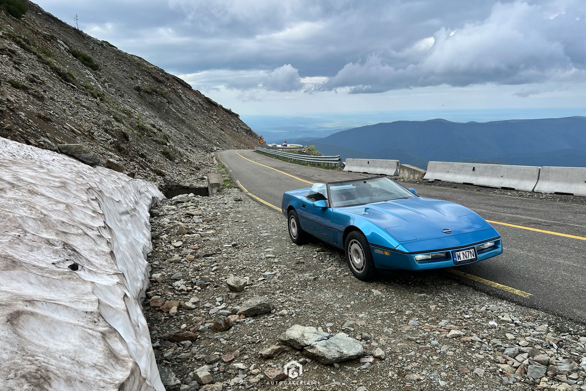 Niestandardowe wakacje za kółkiem starej Corvette