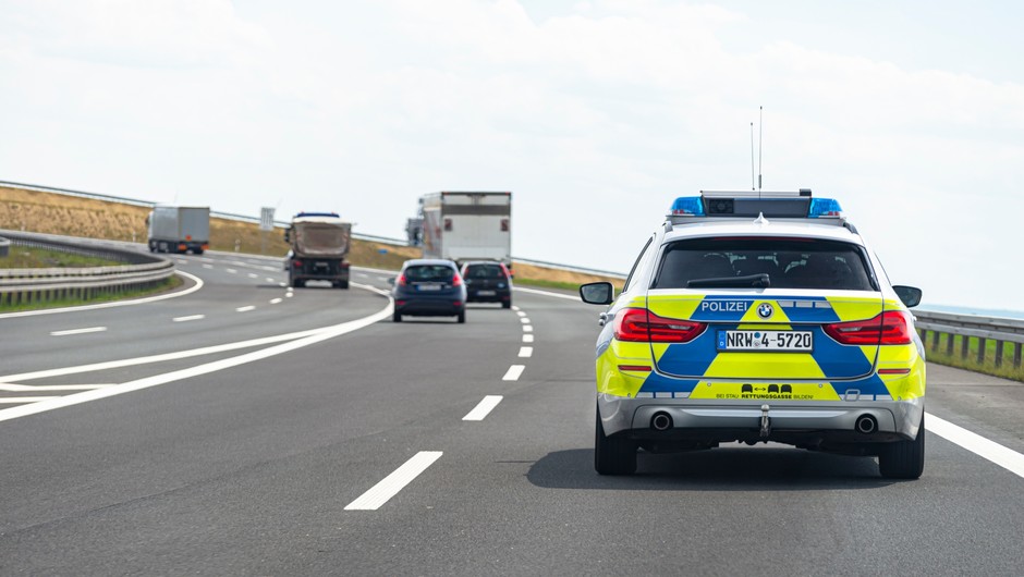 Niemiecka policja. Patrol na autostradzie - zdj. ilustracyjne