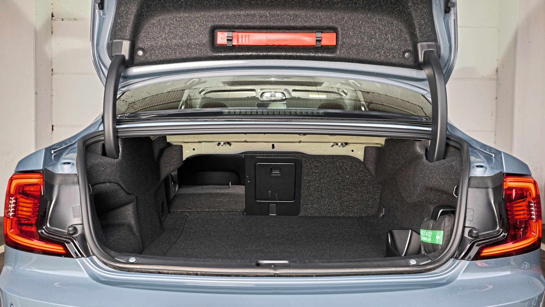 Mercedes E 400 e kontra Volvo S90 T8