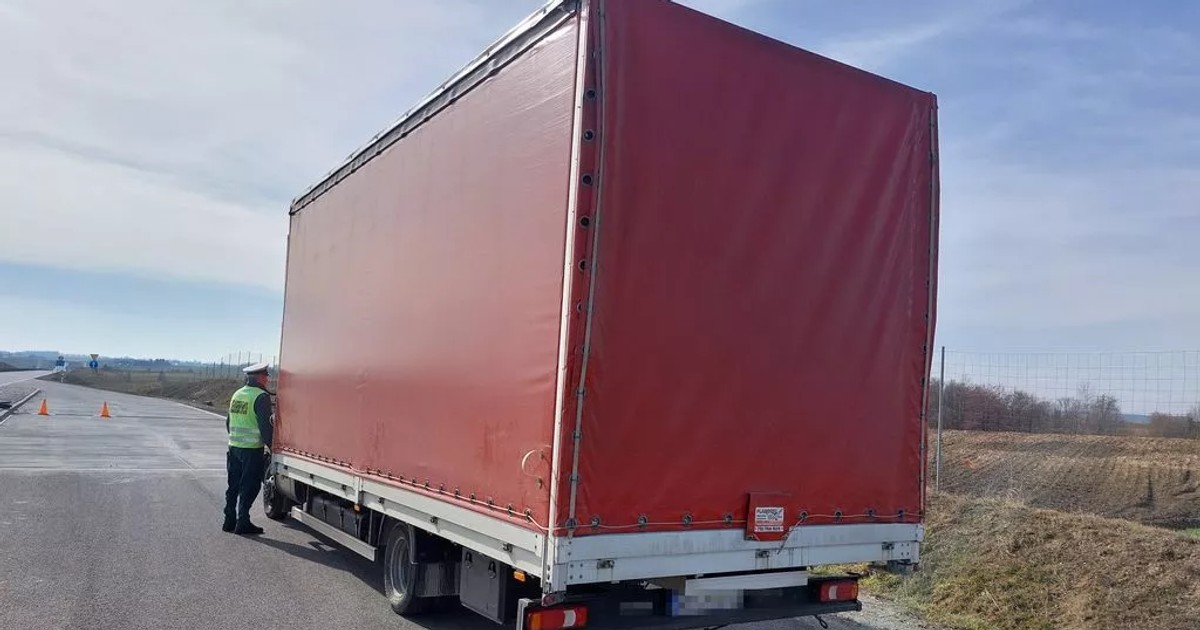 Inspektor zatrzymał auto z kosmetykami. Nie zgadzała się nie tylko waga pojazdu