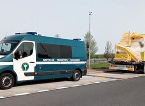 Inspektorzy ITD zatrzymali transport drewnianego domu. Kierowca wręcz prosił się o kontrolę