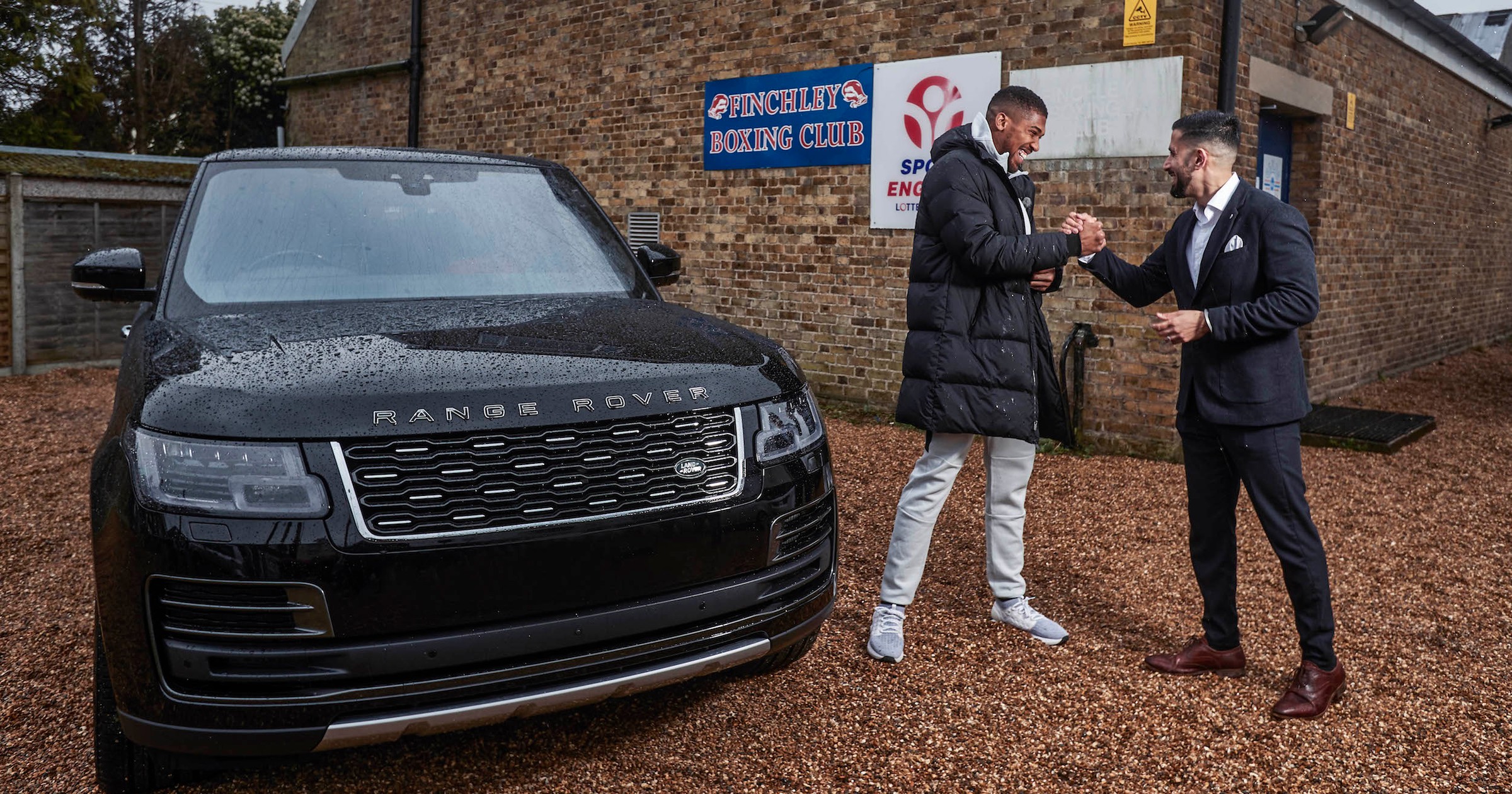 Anthony Joshua odebrał Range Rovera SVAutobiography