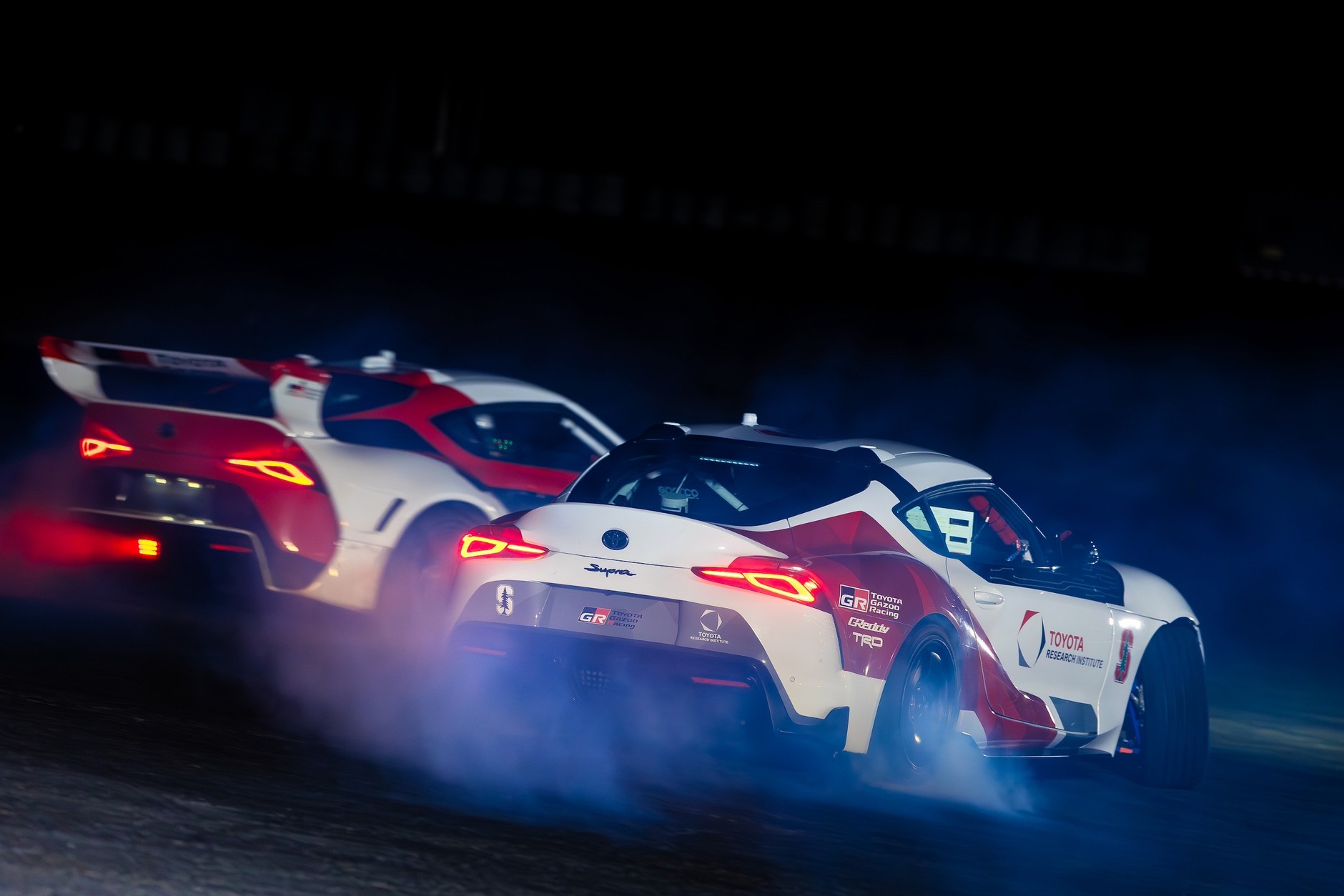 Toyota GR Supra – autonomiczne driftowanie w parach