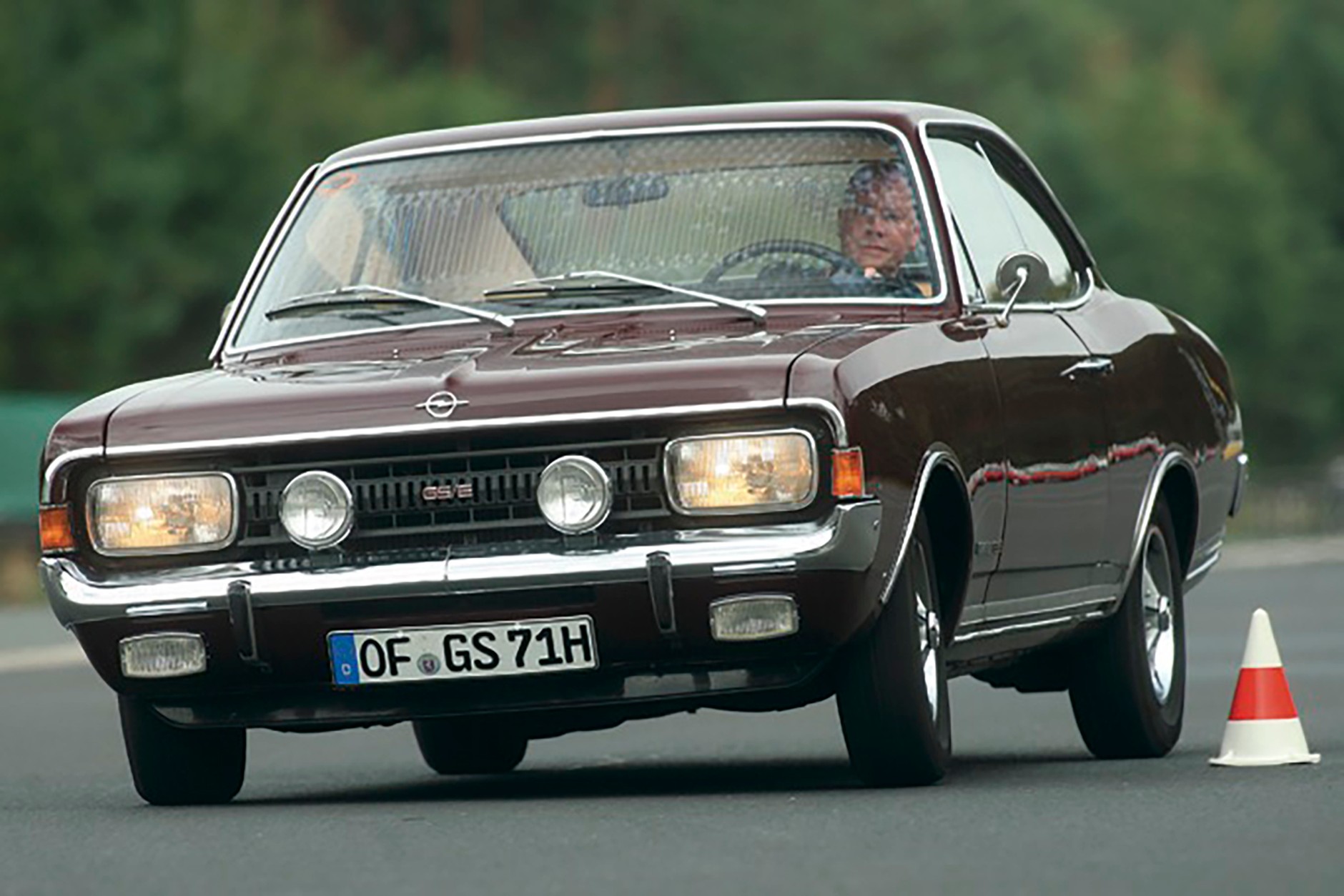 Commodore może się nawet nazywać GS/E, ale z charakteru to jednak bardziej gran turismo