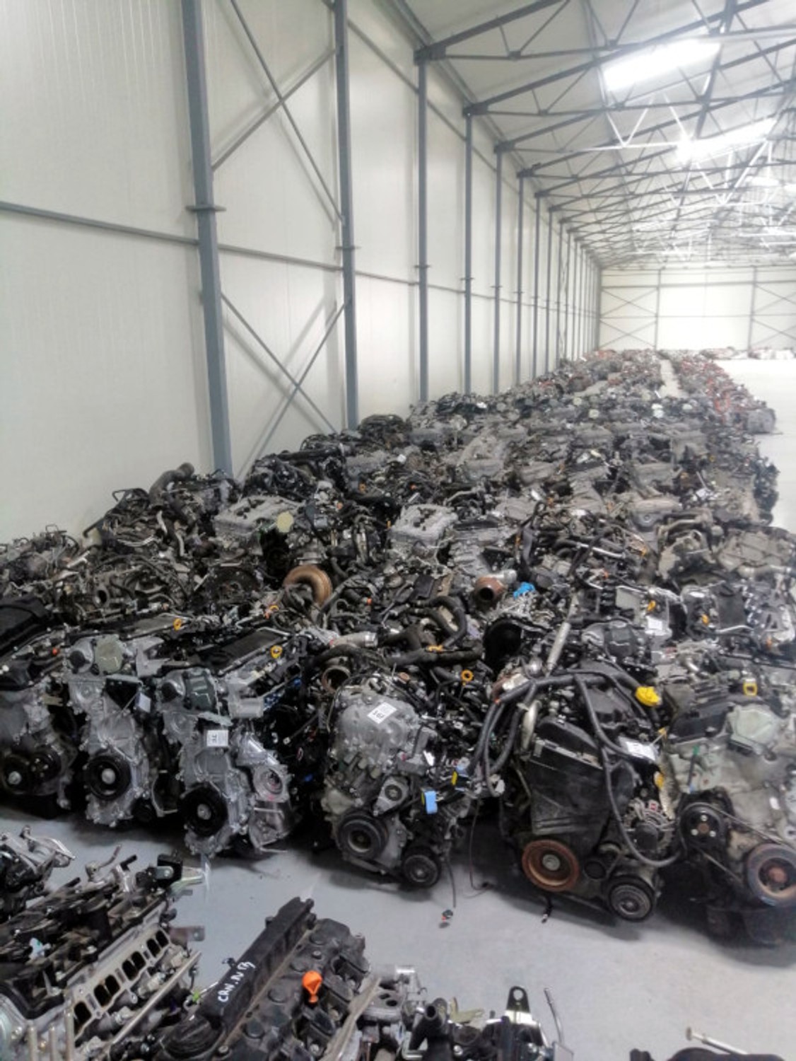 Dziupla samochodowa ze skradzionymi autami i częściami zamiennymi