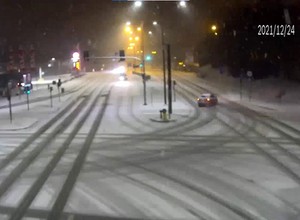 Driftował na oczach policji. Przez to wpadł [Nagranie]