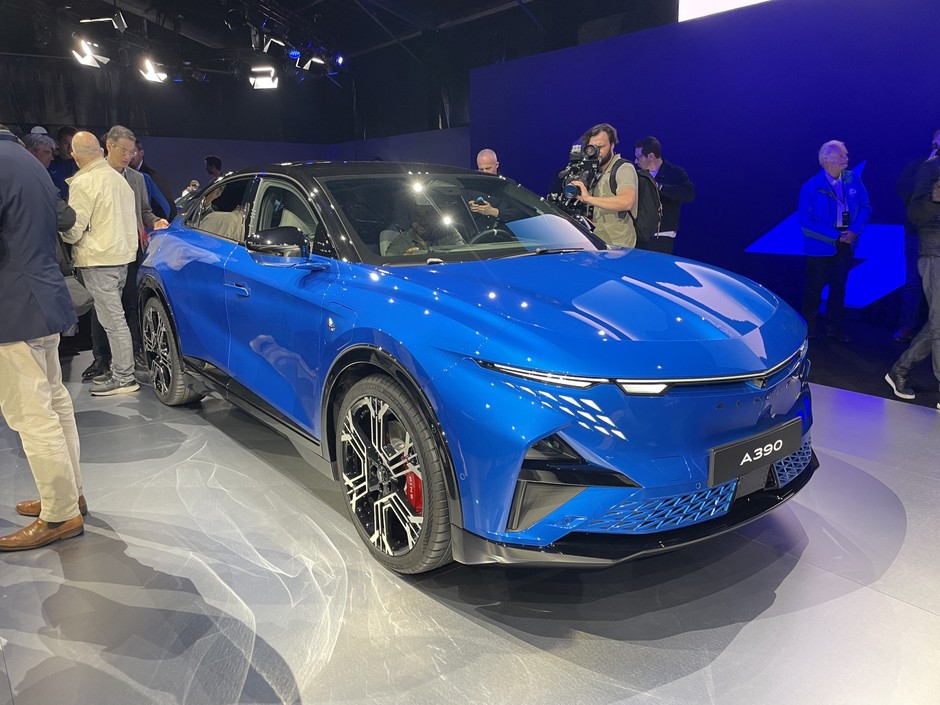 Alpine A390