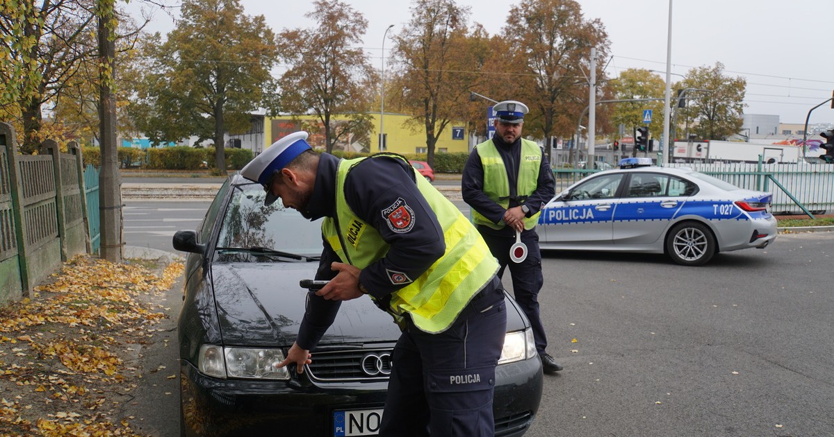  Policjanci z Piaseczna chcieli dać kierowcy mandat. Ale wtedy 32-latek się odezwał