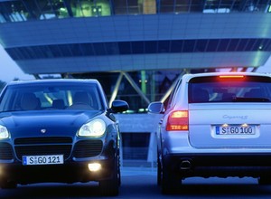 SUV, który wyciągnął markę z kryzysu. Tak narodziło się "trzecie Porsche"