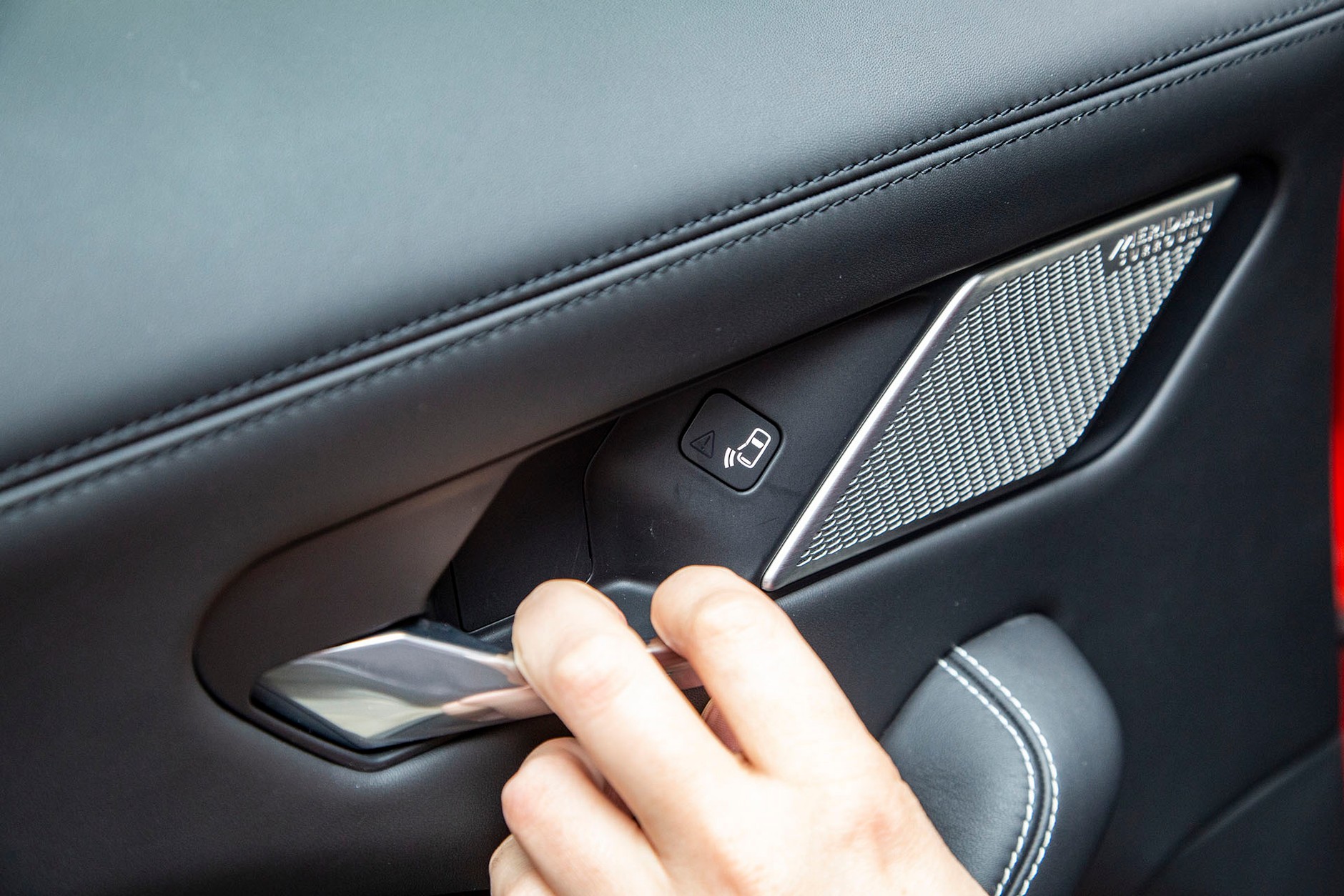 Jaguar i-Pace - czy jest lepszy od Tesli?