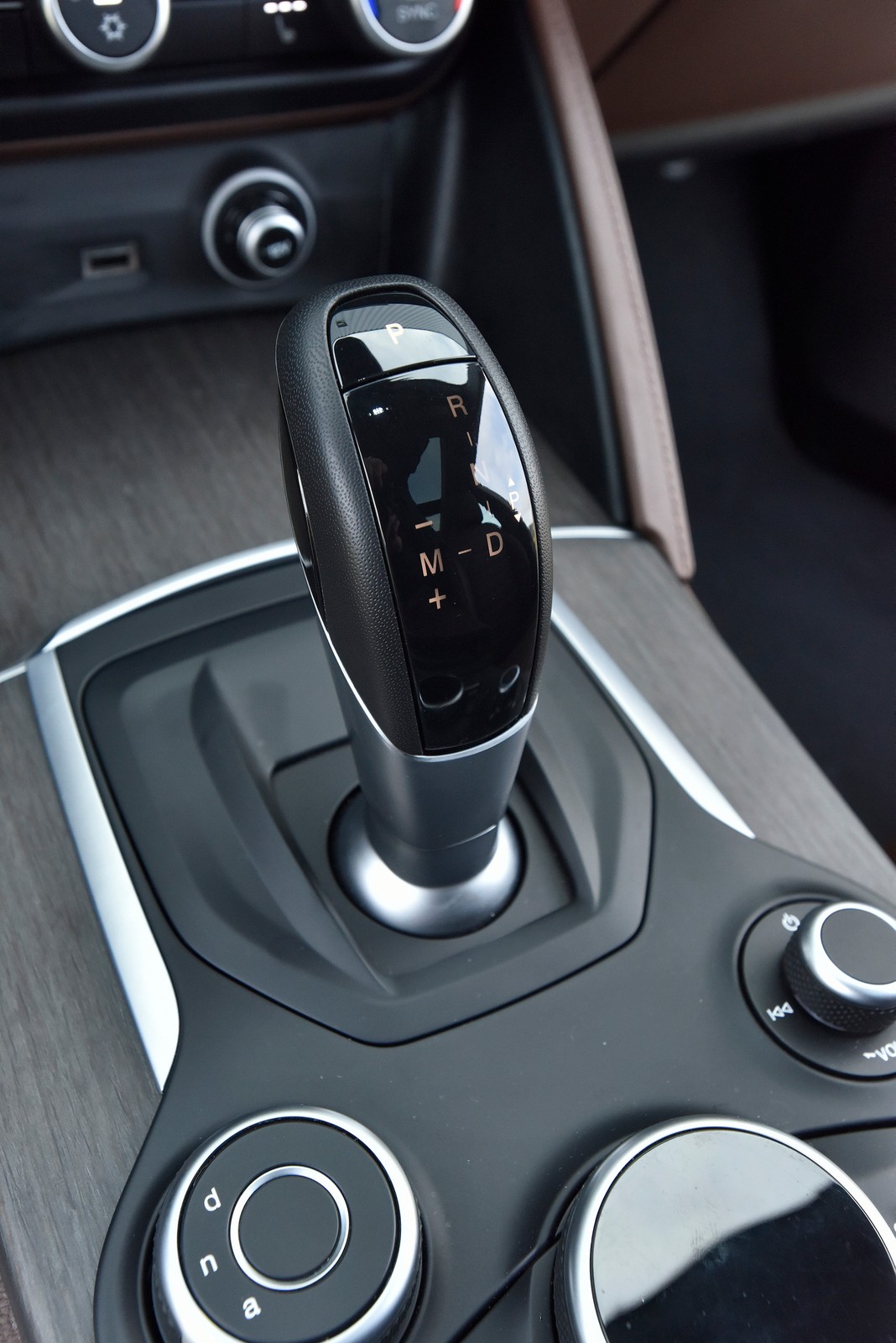 Alfa Romeo Stelvio vs. Audi Q5, BMW X3, Mercedes GLC i Volvo XC60 - 5 wszechstronnych diesli