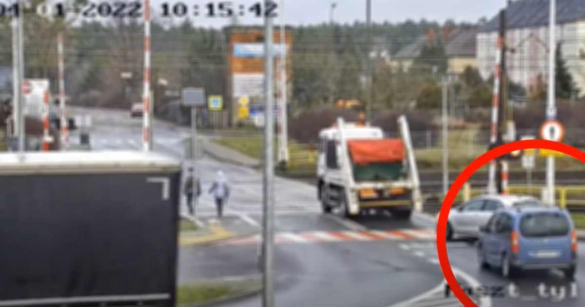 Przejazd kolejowy w oku policyjnych kamer - KMP Bydgoszcz