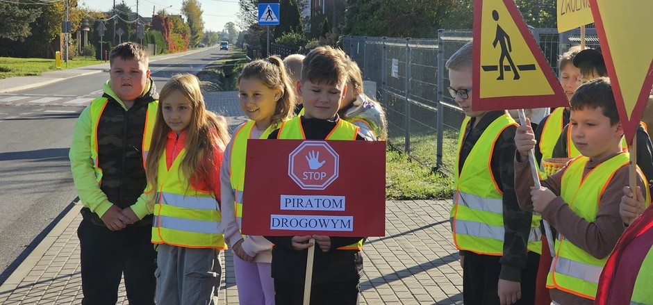 Policjanci z "drogówki przeprowadzili nietypową akcję. Rozdawali owoce