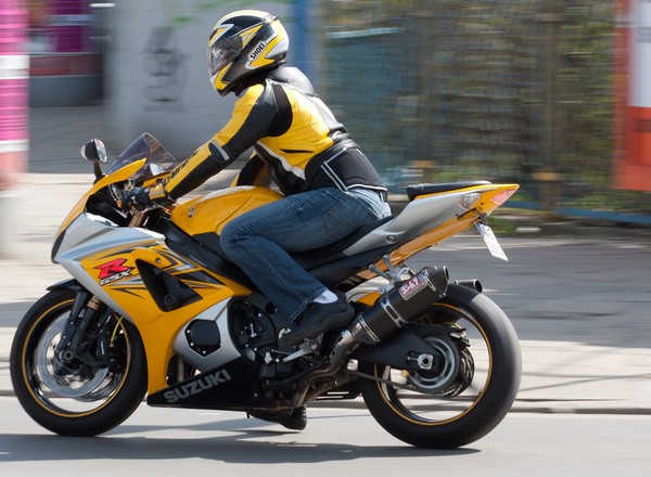 Potrącił rozmyślnie motocyklistę i... poprosił o odszkodowanie