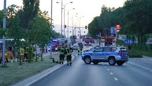 Staranował w Olsztynie cztery samochody, autobus i ranił 12 osób. Kierowca wywrotki trzeźwieje w areszcie