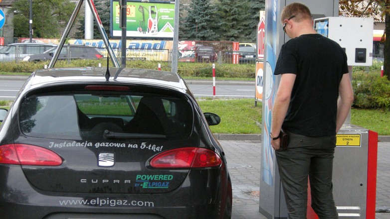 Jak jeździć taniej? Zanim założysz gaz, policz czy warto